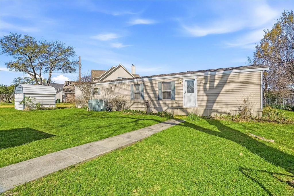 4037 Lands End Court, Granbury
