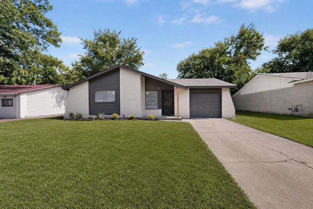 1304 Glynn Oaks Drive, Arlington