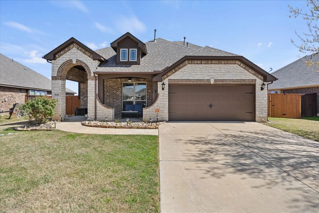 1129 Marigold Drive, Burleson