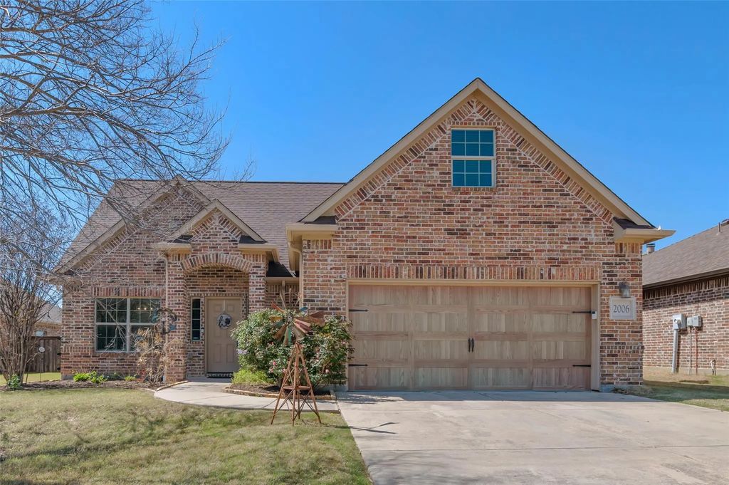 2006 Maxwell Court, Aubrey