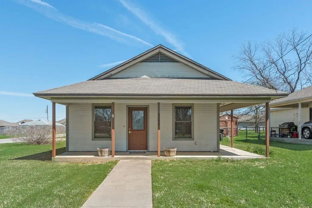301 Lipscomb Street, Cleburne