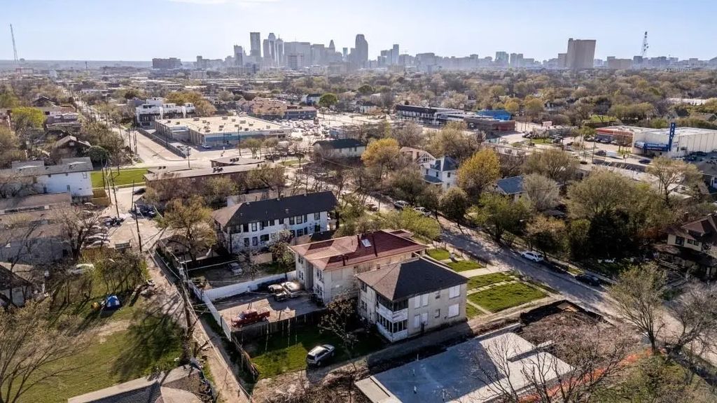 4940 E Side Avenue, Dallas