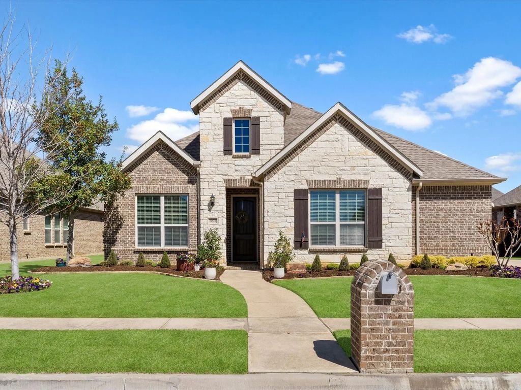 8025 Shadow Wood Drive, North Richland Hills