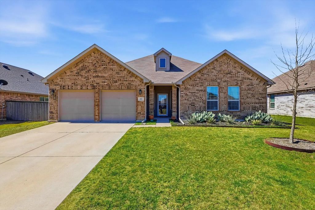 253 Calvert Street, Waxahachie