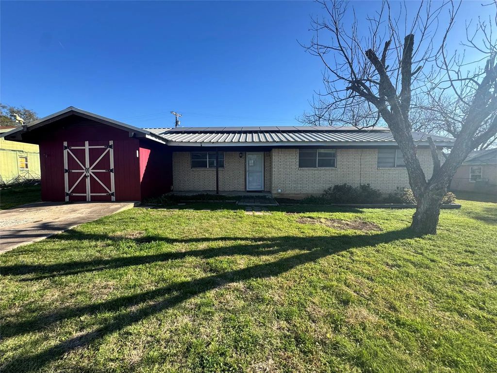 6909 Forbess Drive, Brownwood
