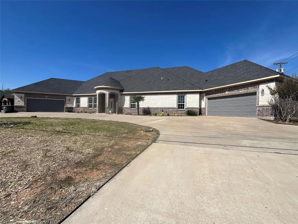 5225 S Cockrell Hill Road, Dallas