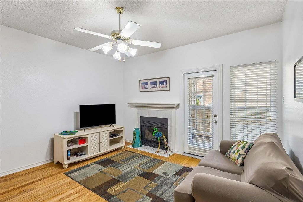 1601 Marsh Lane 208, Carrollton