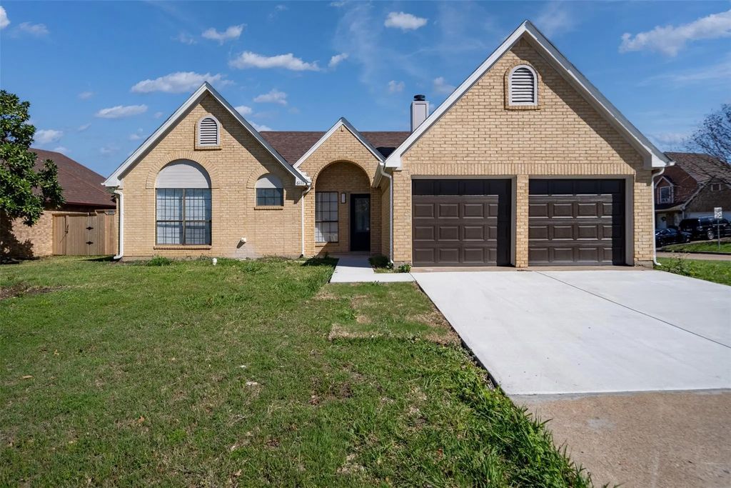 6111 Maple Leaf Drive, Arlington