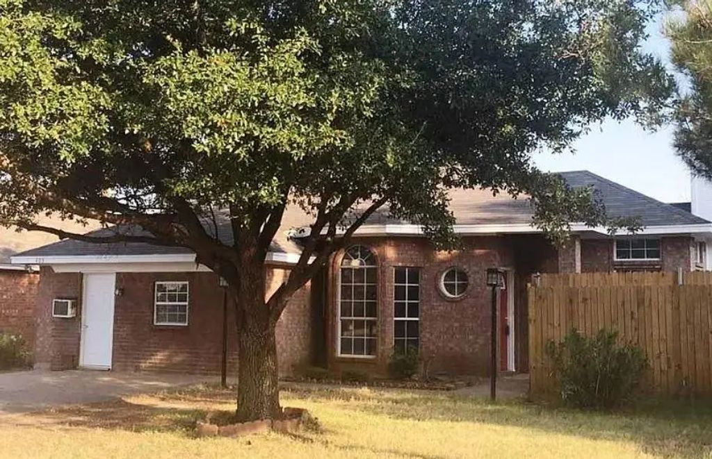 405 Odell Street, Cleburne