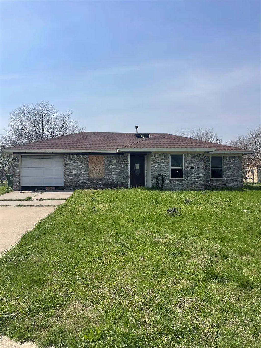 403 S 1st Street, Sanger