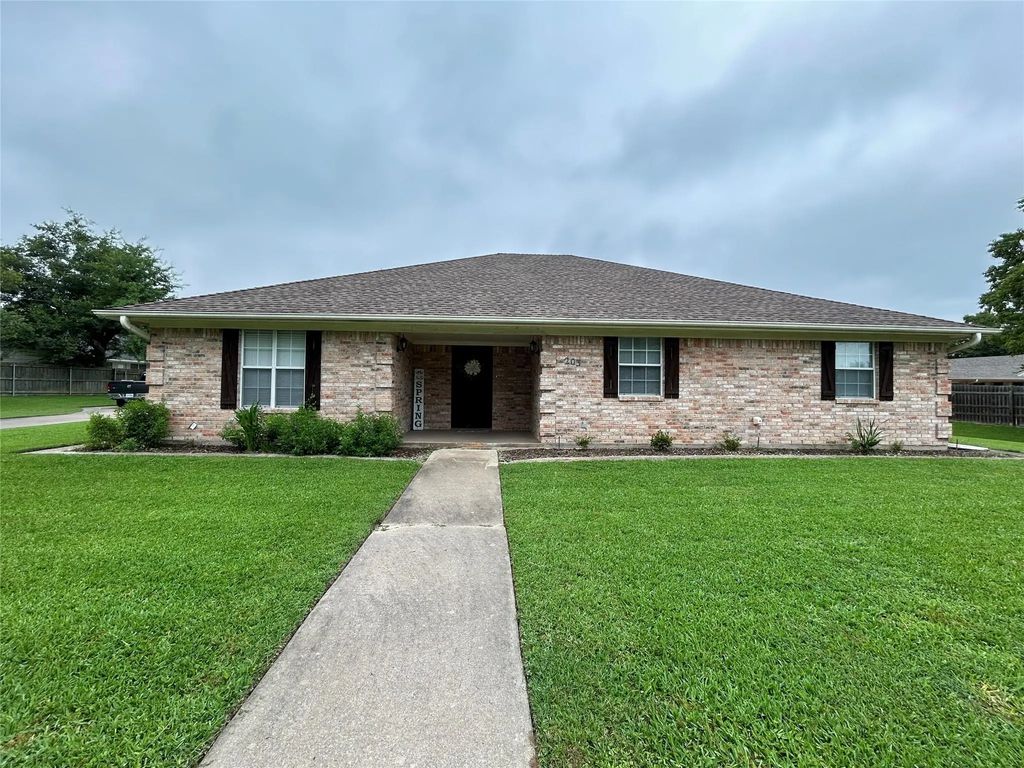 203 Marianne Circle, Sulphur Springs