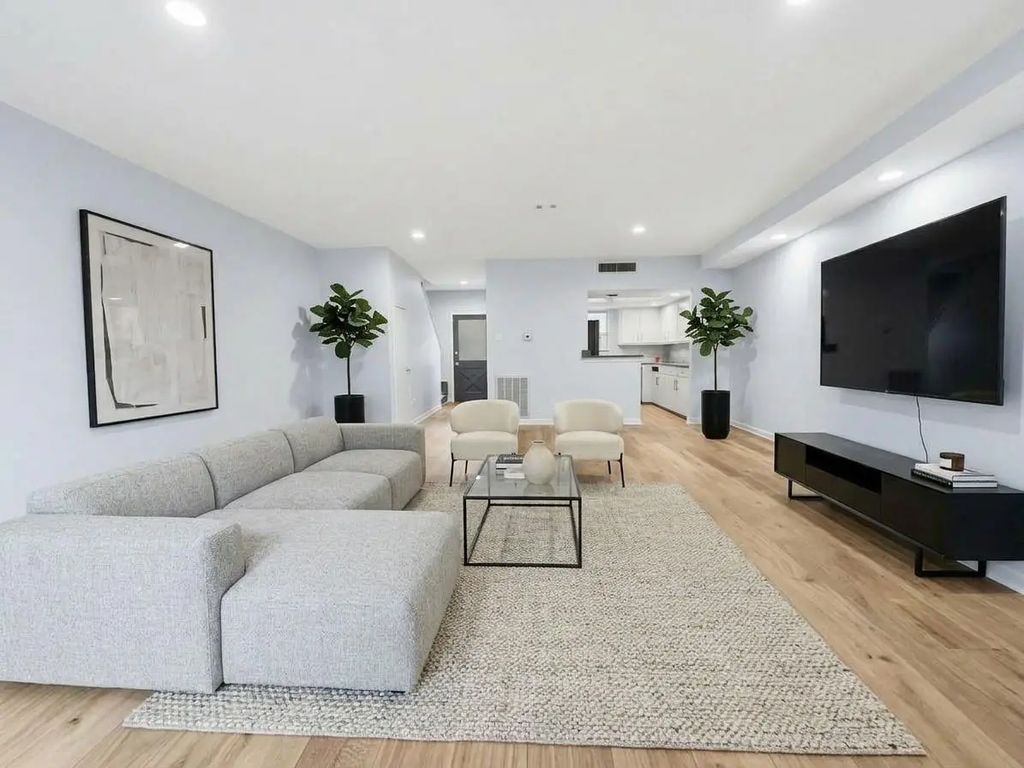 6009 E University Boulevard 131, Dallas