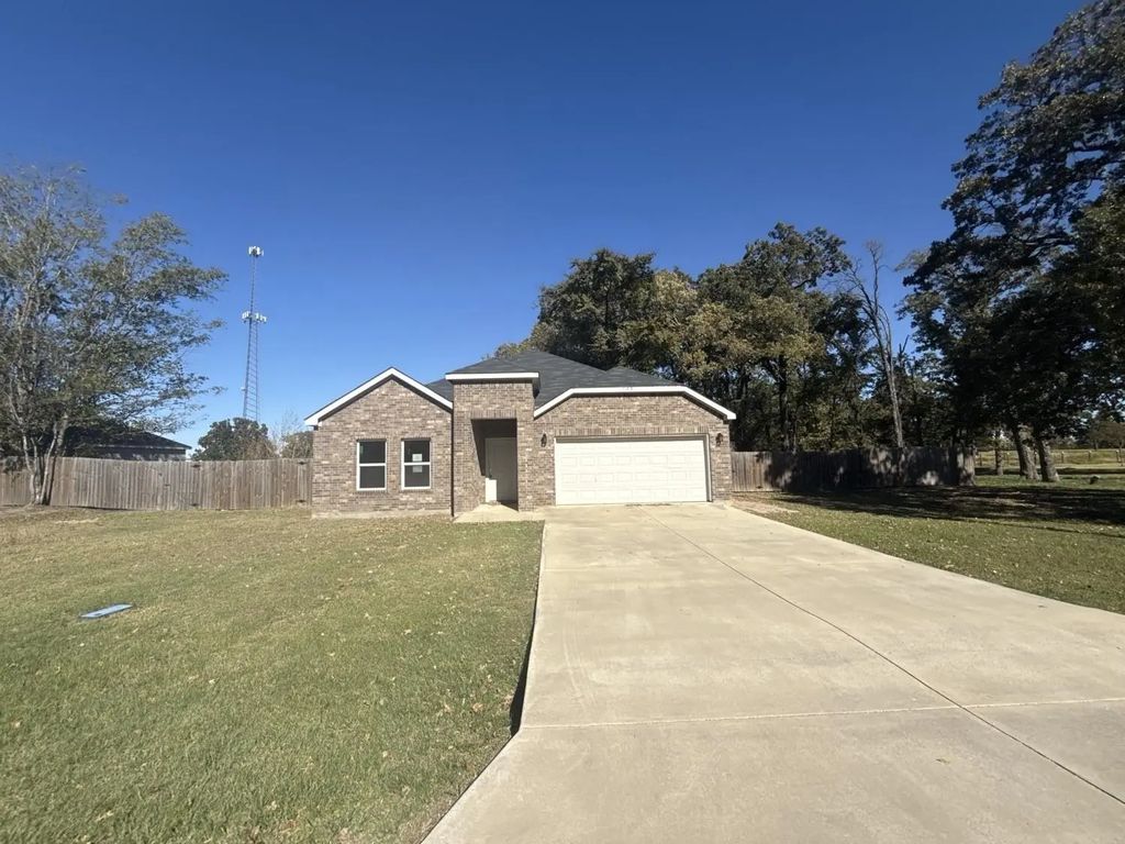 129 Towering Oaks, Tool