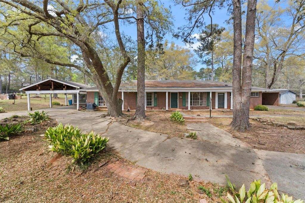 706 E Mary Lee Street, Plain Dealing