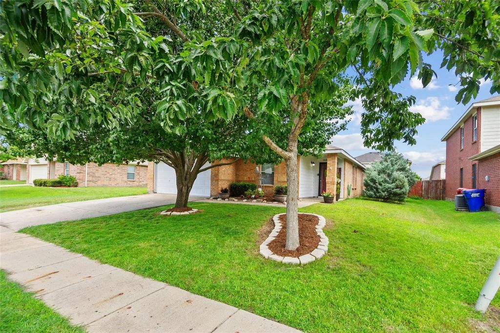 2708 Redwood Street, Royse City