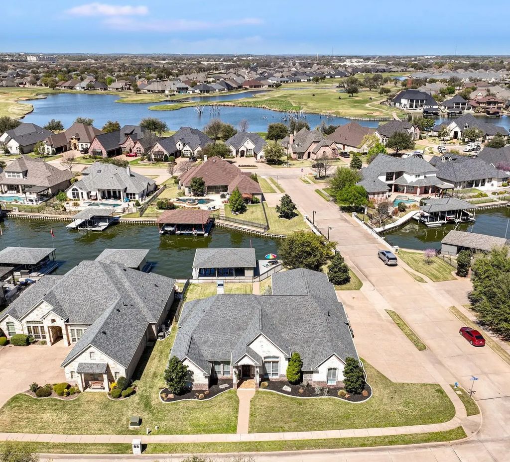 2615 Harborside Drive, Granbury