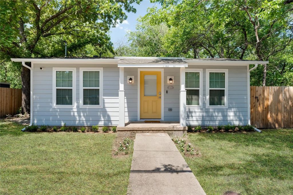 214 S Thrash Street, Granbury