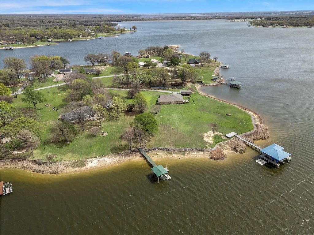 2110 Beavers Point, Bonham