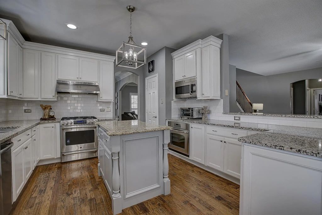 409 Love Bird Lane, Murphy
