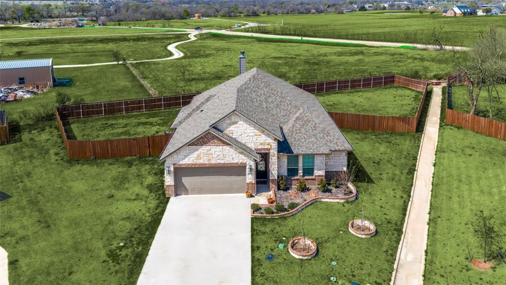 331 Osage Court, Krum