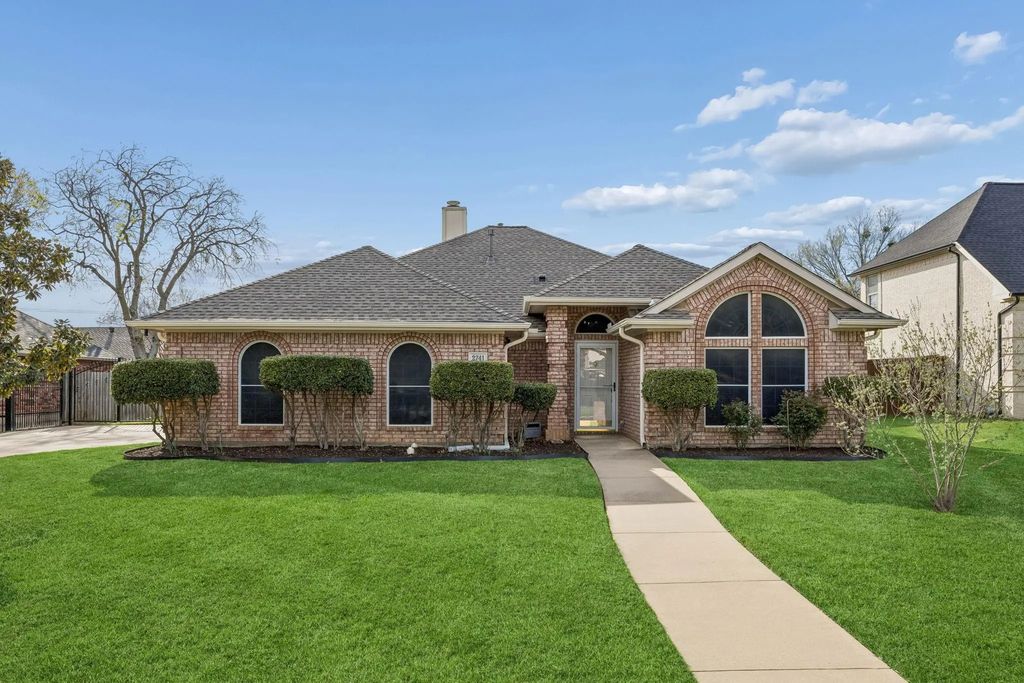2741 Naples Drive, Hurst