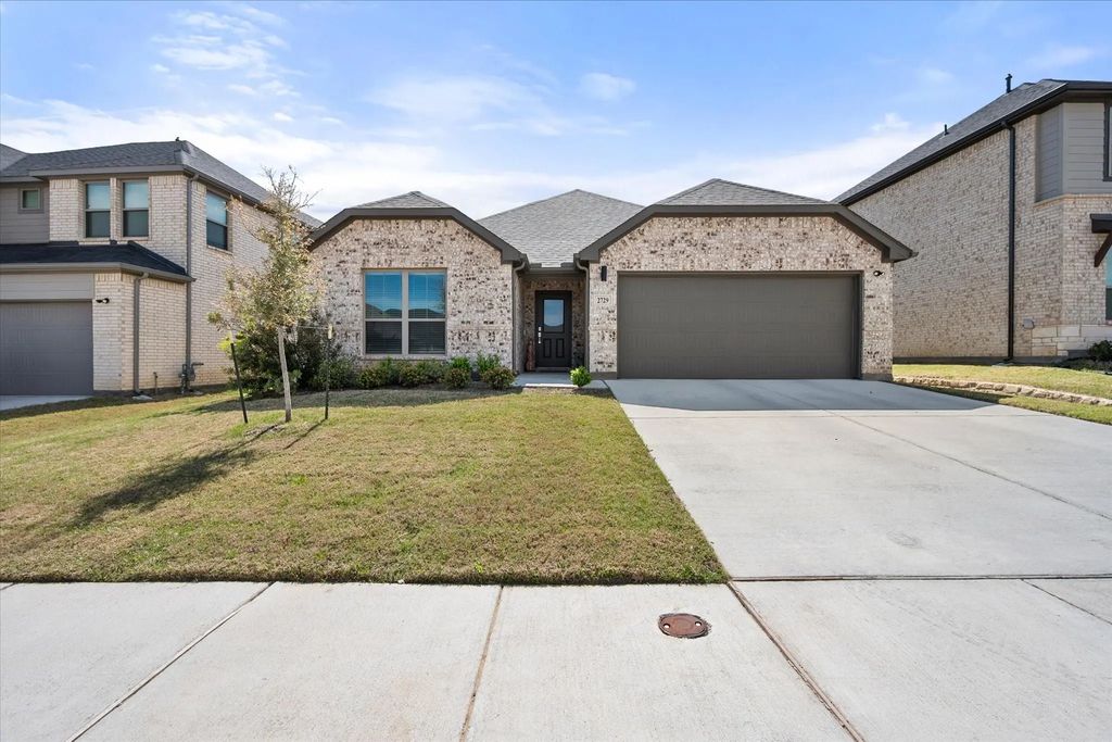 2729 Custake Lane, Fort Worth