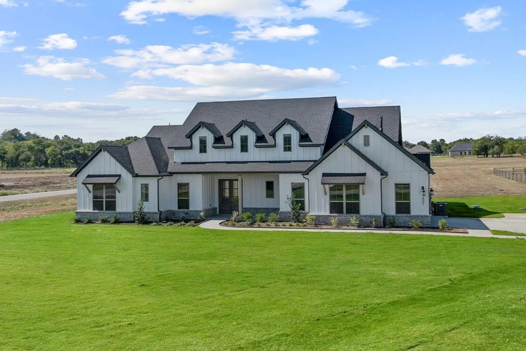 2001 Veal Circle, Springtown