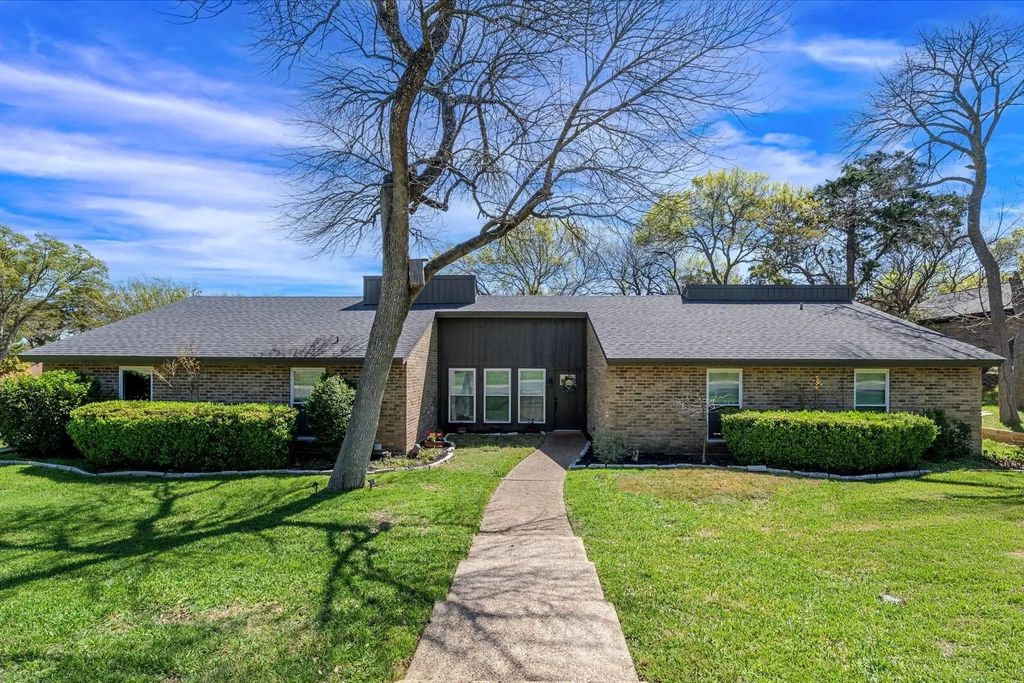 10010 Burgundy Lane, Woodway