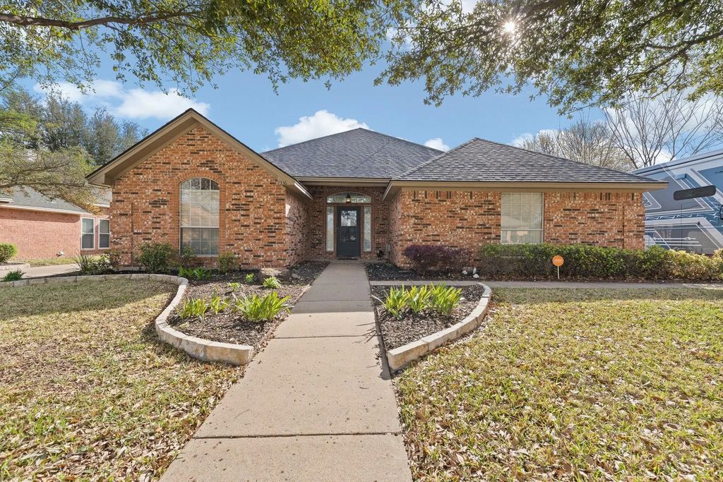 7336 Century Drive, North Richland Hills