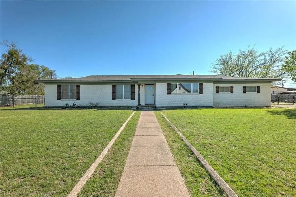 3504 Lakeshore Drive, Weatherford