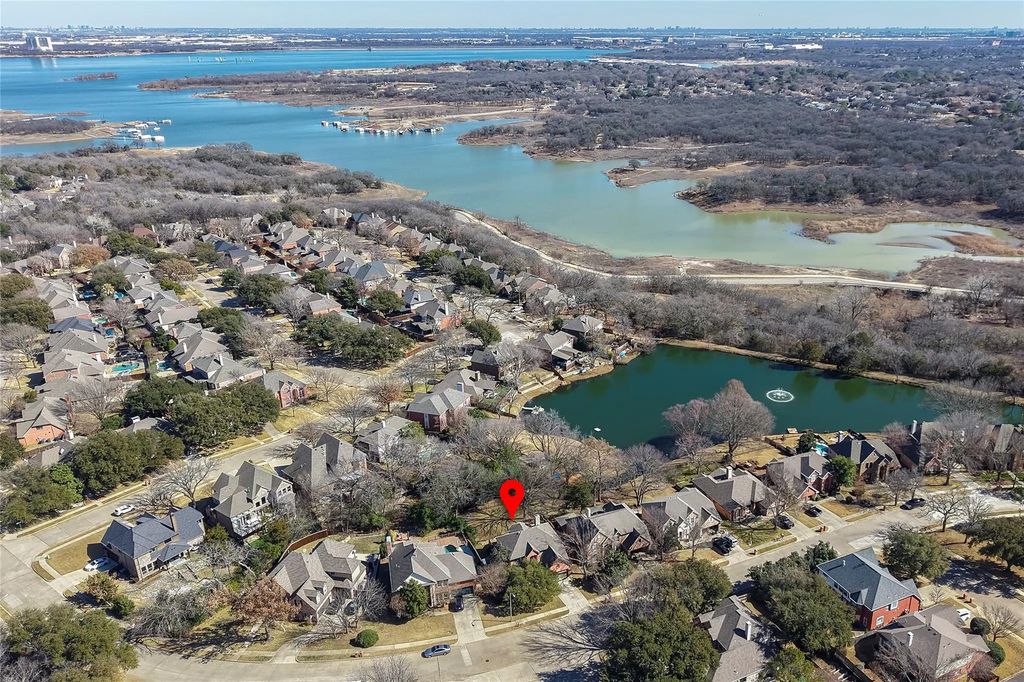 2718 Hidden Lake Drive, Grapevine