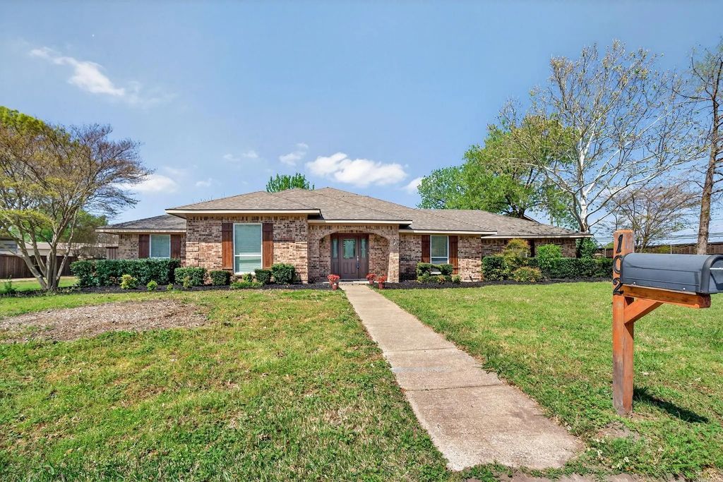 102 Royal Oaks Drive, Greenville
