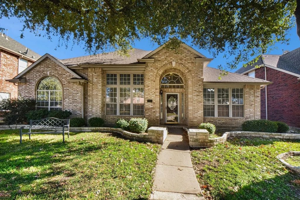 1005 Creek Bend, Carrollton