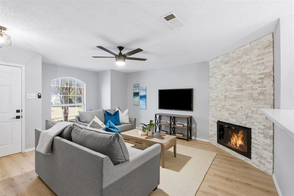 1379 Honeysuckle Lane, Lewisville