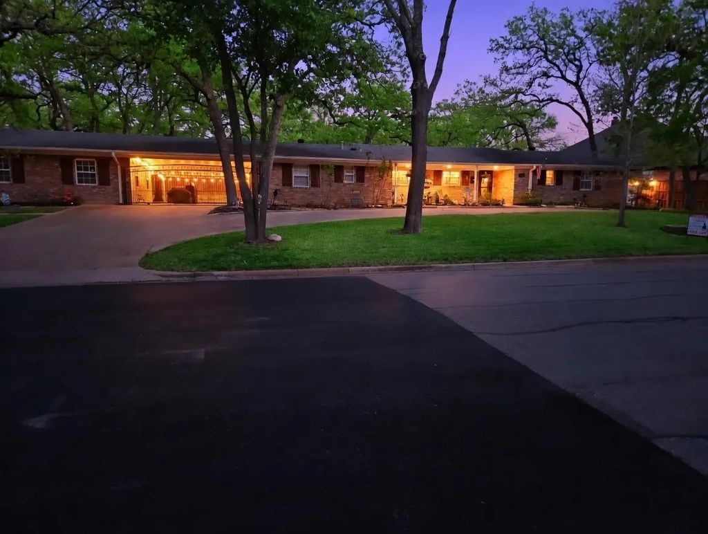 713 Ross Trail, Arlington