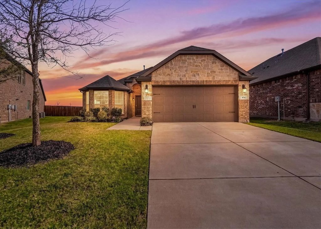 916 Brittany Drive, Anna