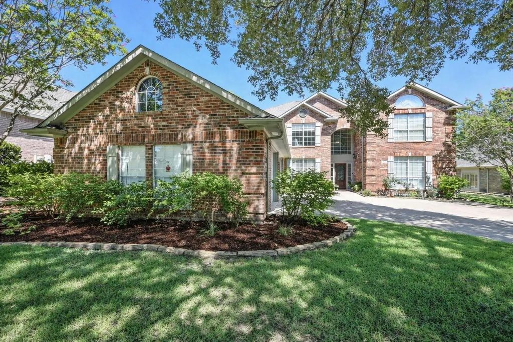 913 Hills Creek Drive, McKinney