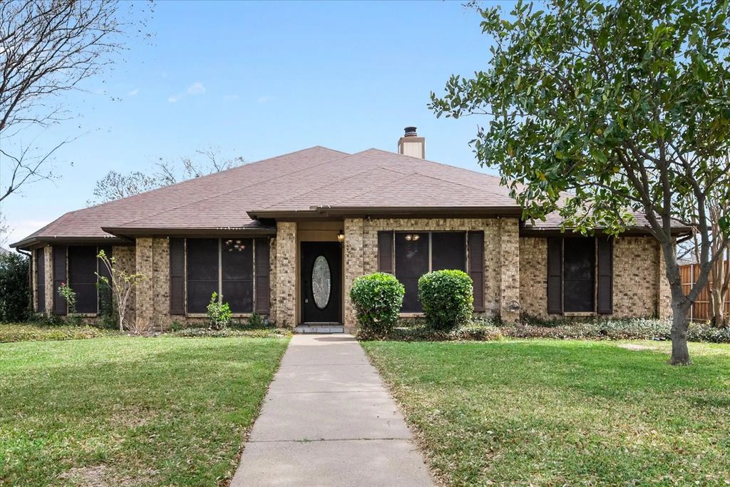 1014 Kingston Drive, Mansfield