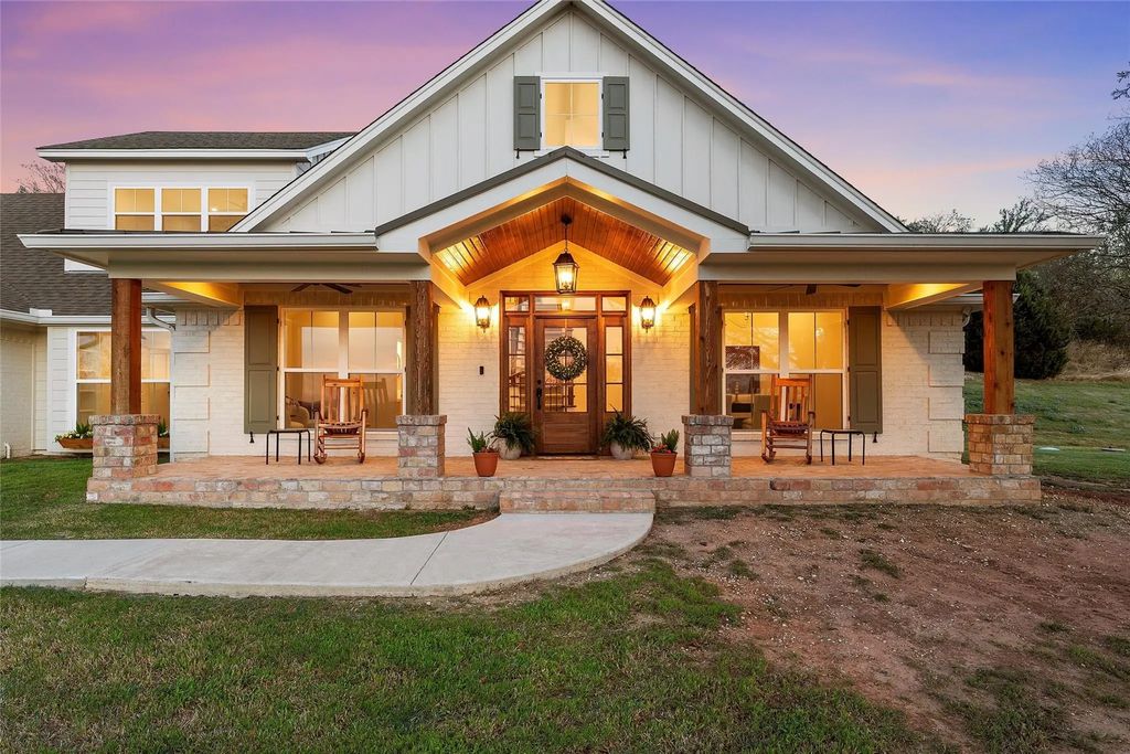 310 Rabbit Hill, Lorena