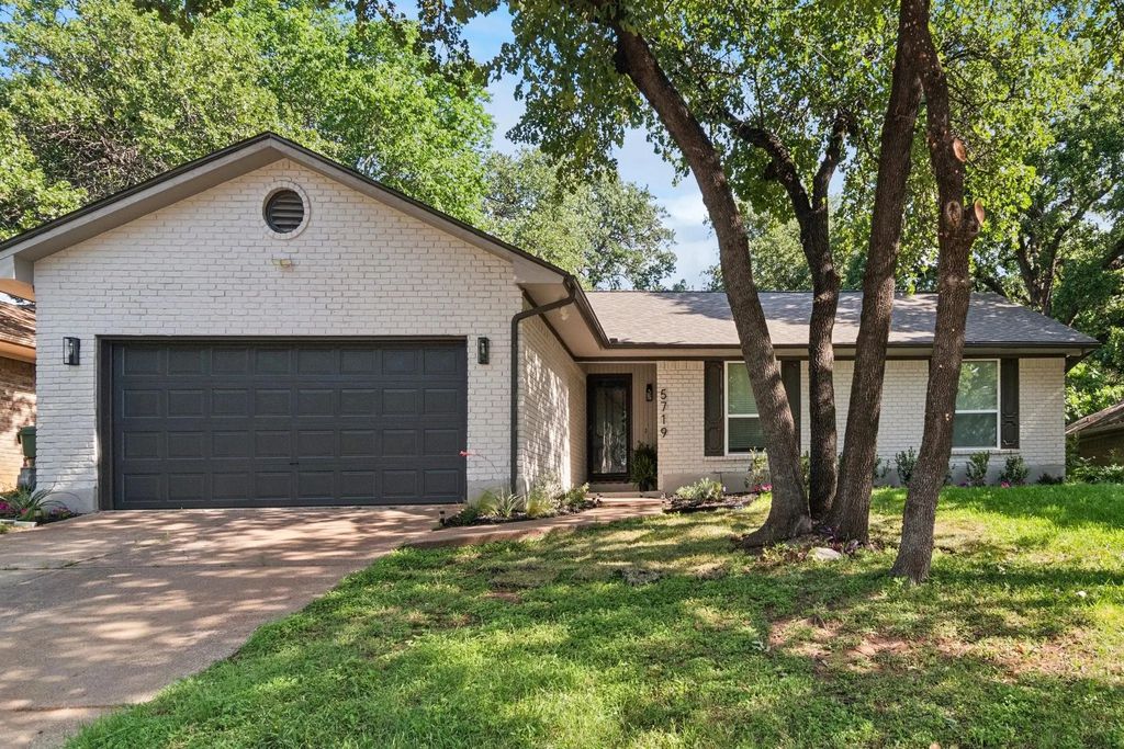 5719 Valley Ridge Court, Arlington