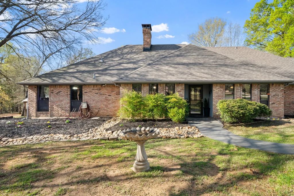 206 County Road 43340, Paris