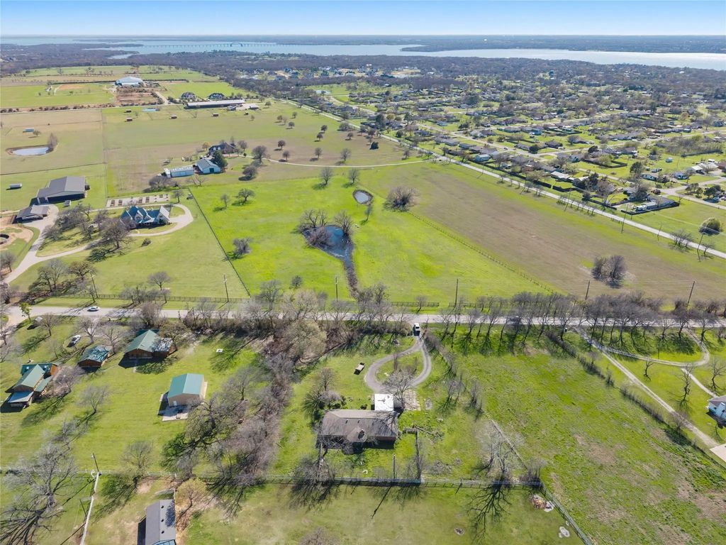508 Mccormick Road, Oak Point