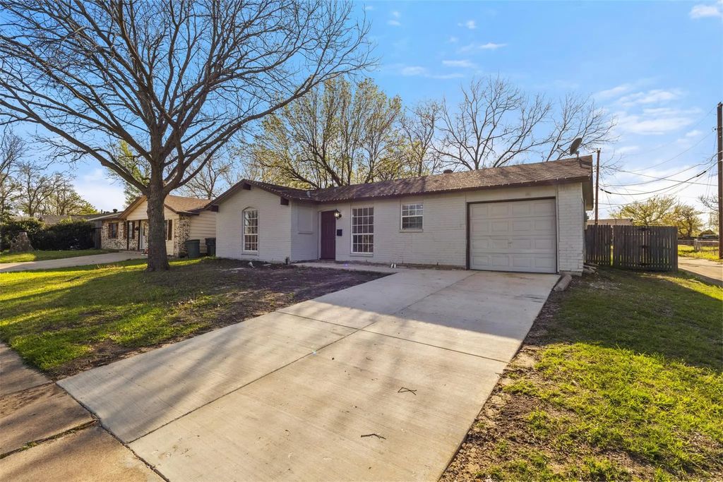1002 Bridlewood Drive, Garland