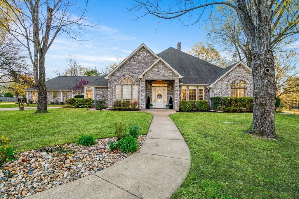 390 Timber Lakes Drive, Powderly