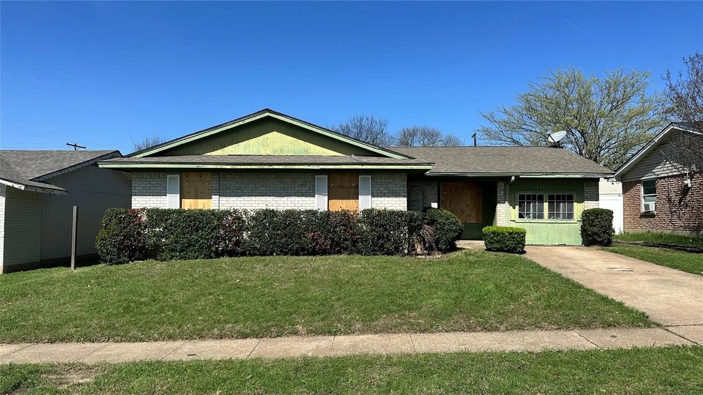 6451 Moonhill Drive, Dallas