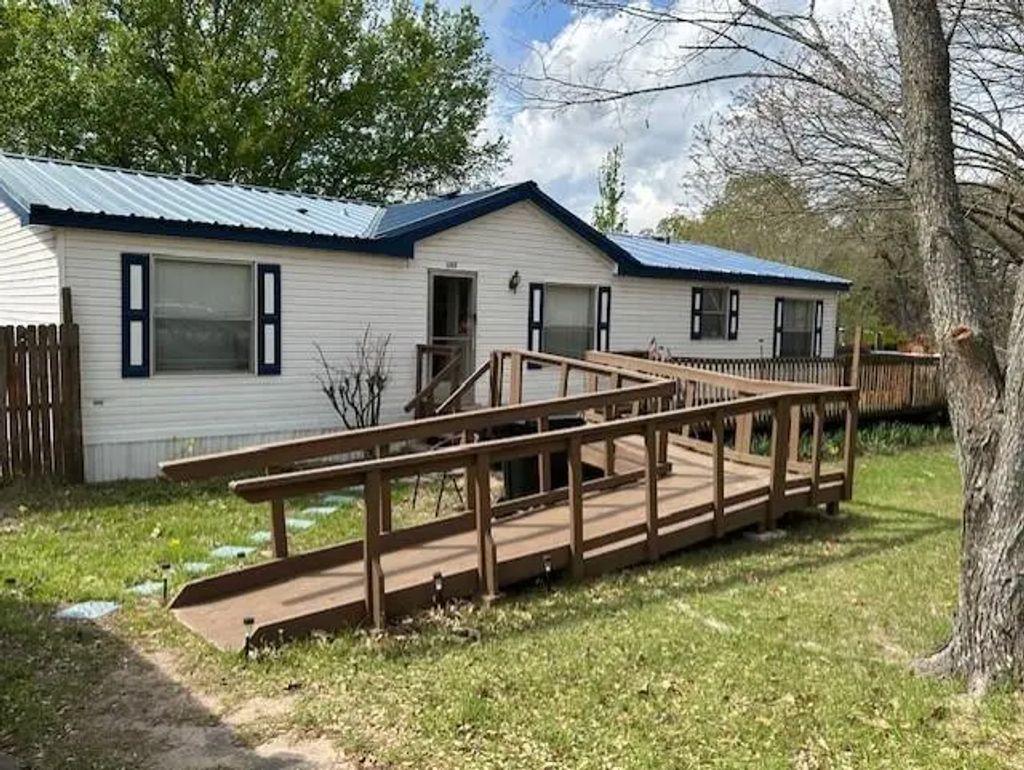 167 County Road 2244, Mineola