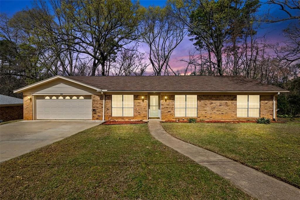 3215 Restview Street, Longview