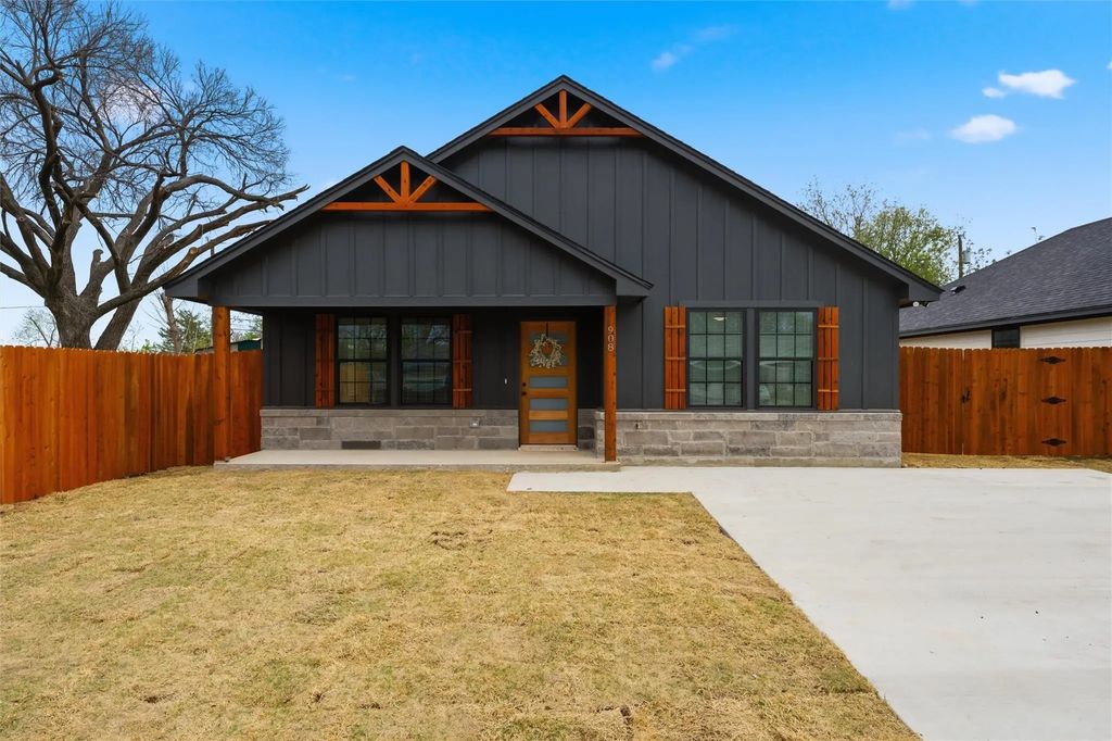 908 Church Avenue, Waco