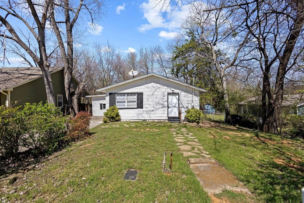 907 Thatcher Street, Denison