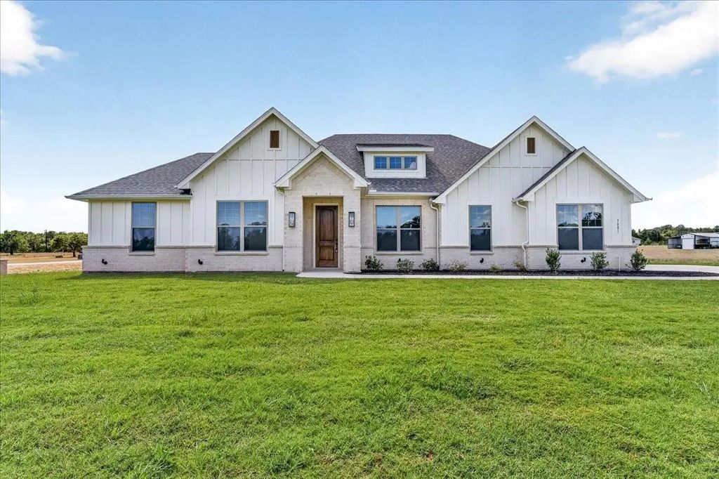 3001 Arabian Court, Springtown